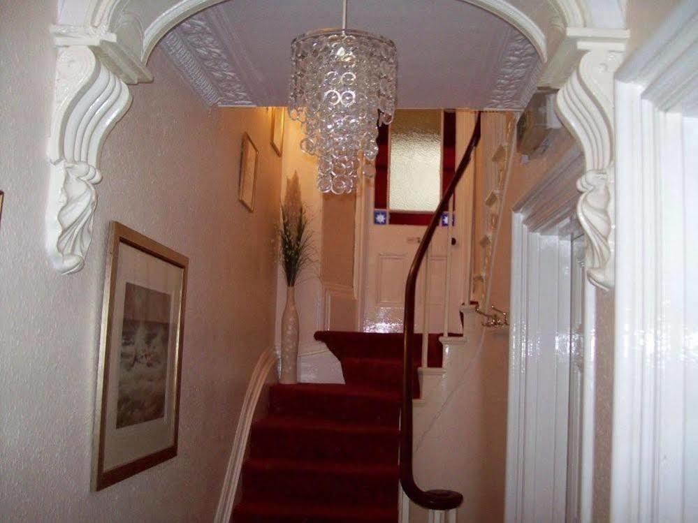 メバギシー Buckingham House Bed & Breakfast エクステリア 写真